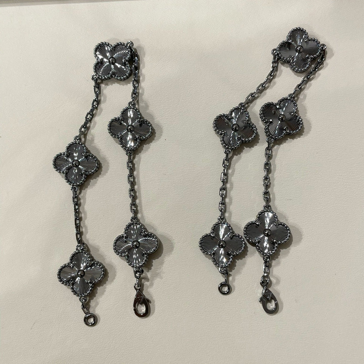 [Lume Jewels]New CLOVER 5 MOTIF BLACK BRACELET