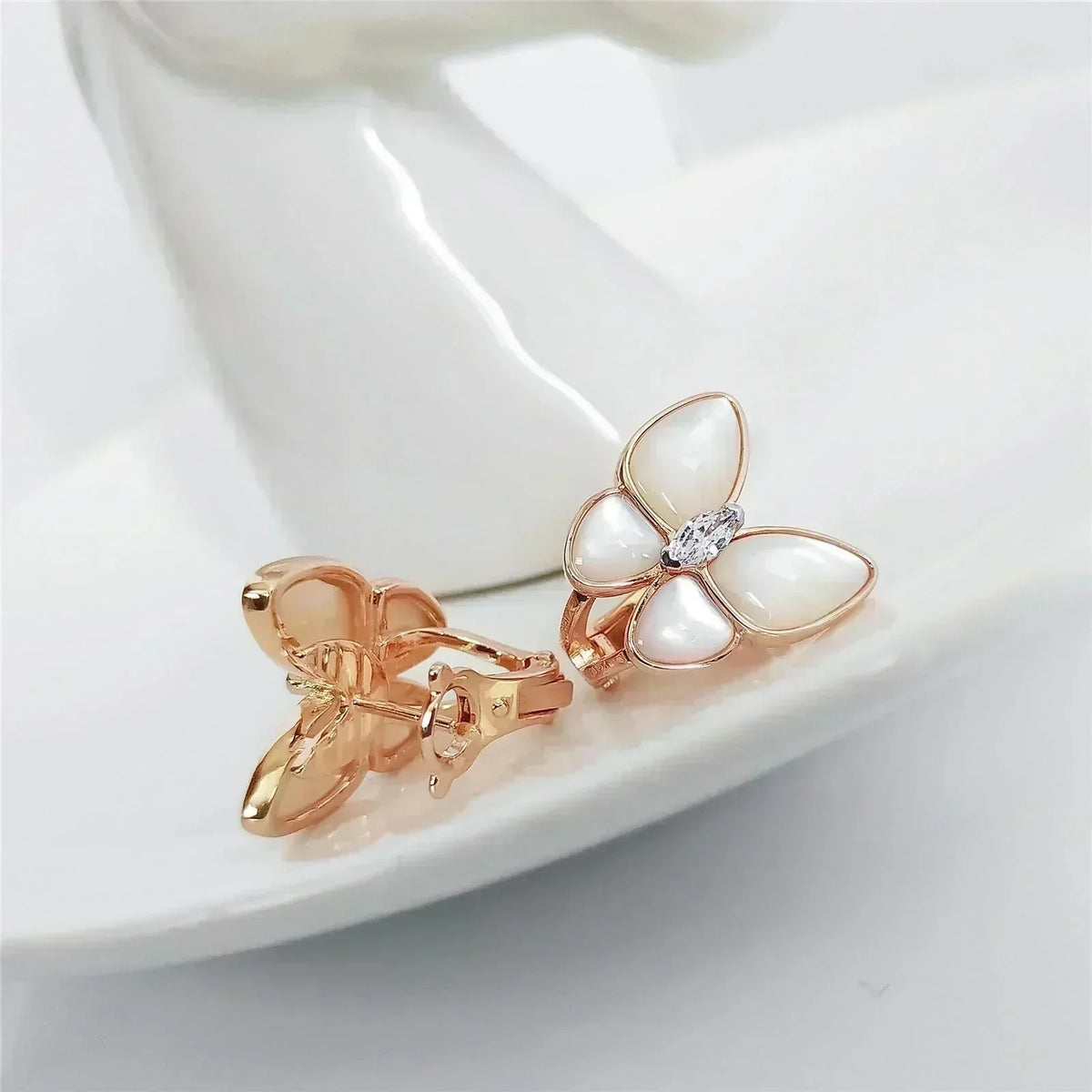 ¡®Lume Jewels¡¯BUTTERFLY MOP DIAMOND EARRINGS