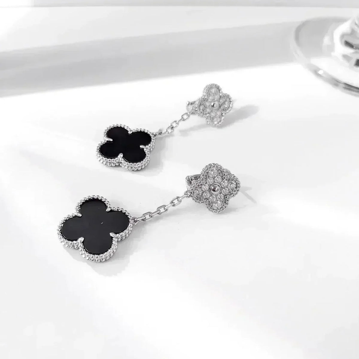 ¡®Lume Jewels¡¯CLOVER 2 MOTIFS  DIAMOND ONYX EARRINGS SILVER