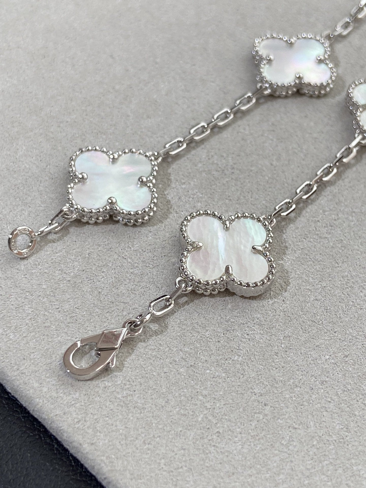 [Lume Jewels]New CLOVER WHITE PEARL MOP 5 MOTIF BRACELET COLLECTION