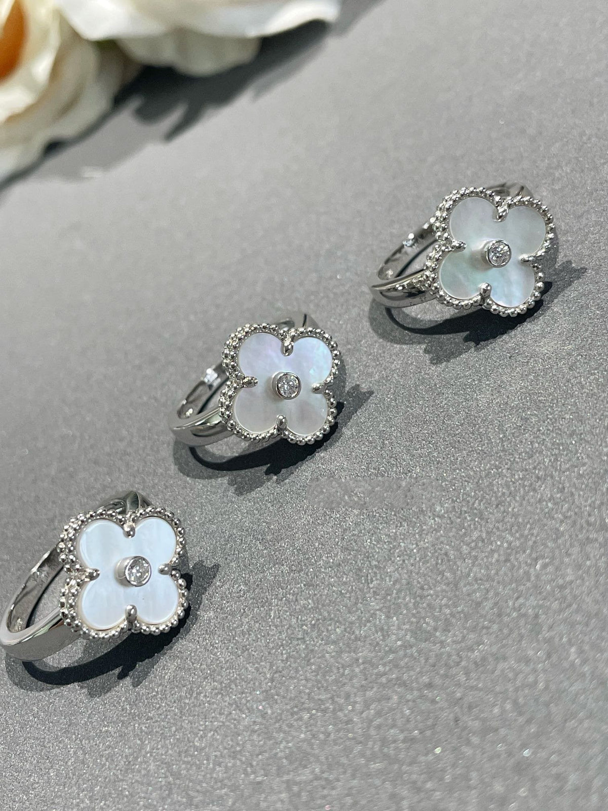 ¡®Lume Jewels¡¯CLOVER SILVER MOP DIAMOND RING