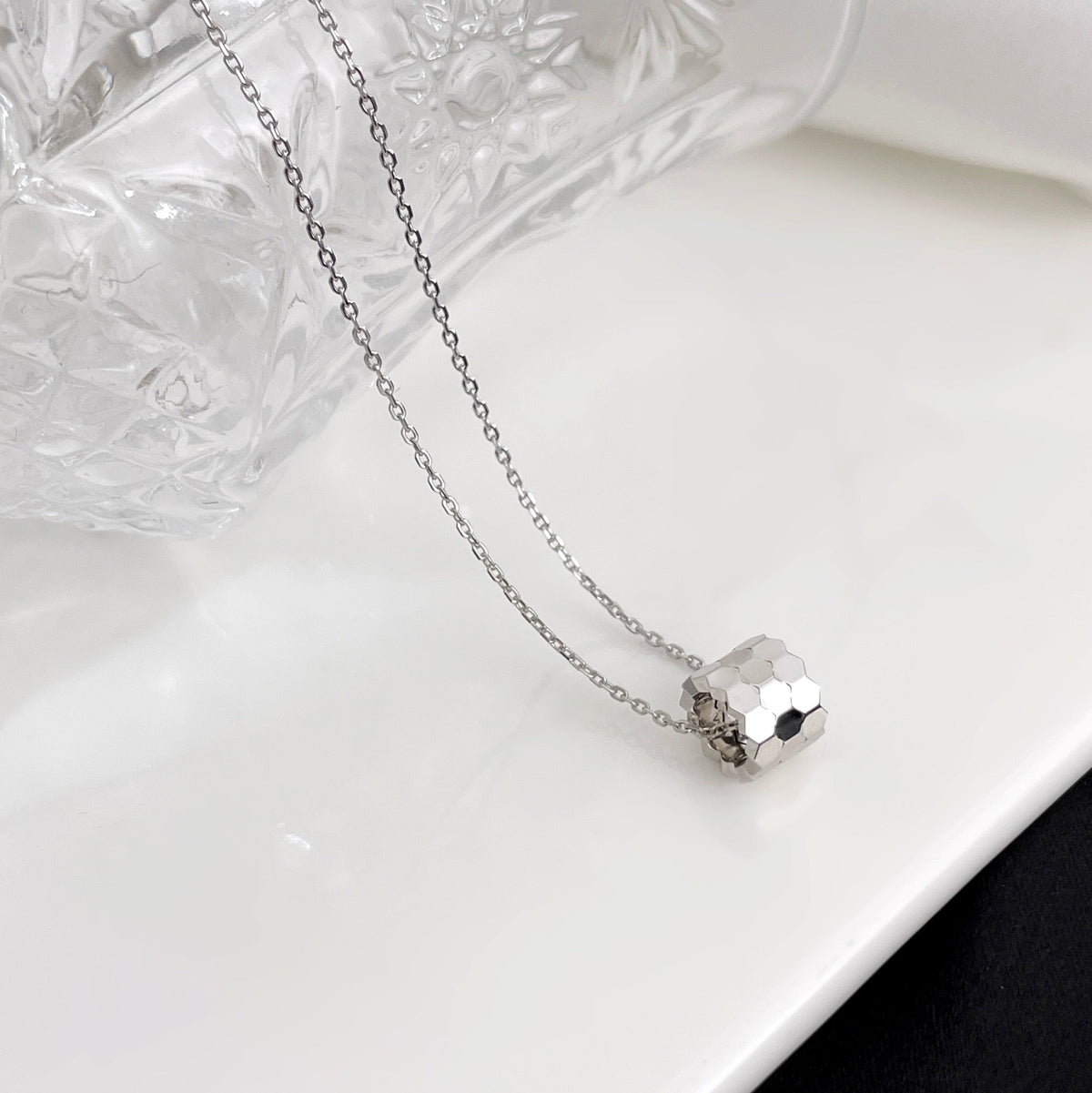 ¡®Lume Jewels¡¯BEE MINI NECKLACE