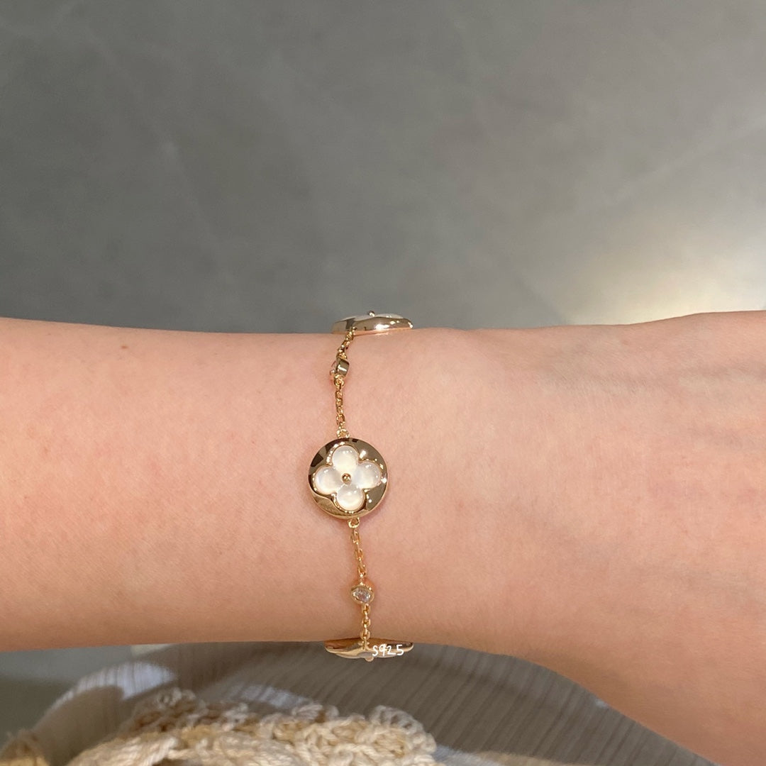 ¡®Lume Jewels¡¯STAR AND SUN 4 MOTIF WHITE MOP PINK GOLD BRACELET