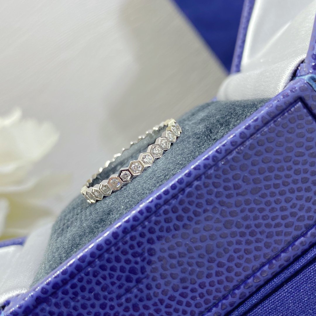 ¡®Lume Jewels¡¯BEE LOVE DIAMOND PAVED SMALL RING