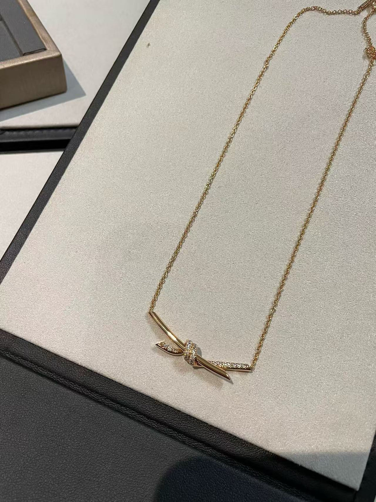 [Lume Jewels]T House Diamond-Studded Knot Necklace