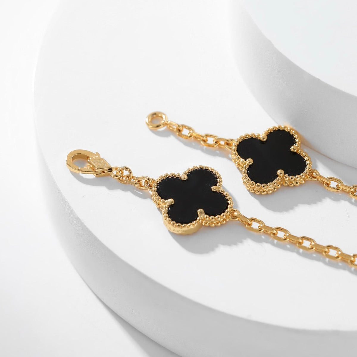 ¡®Lume Jewels¡¯CLOVER 10 MOTIFS ONYX NECKLACE