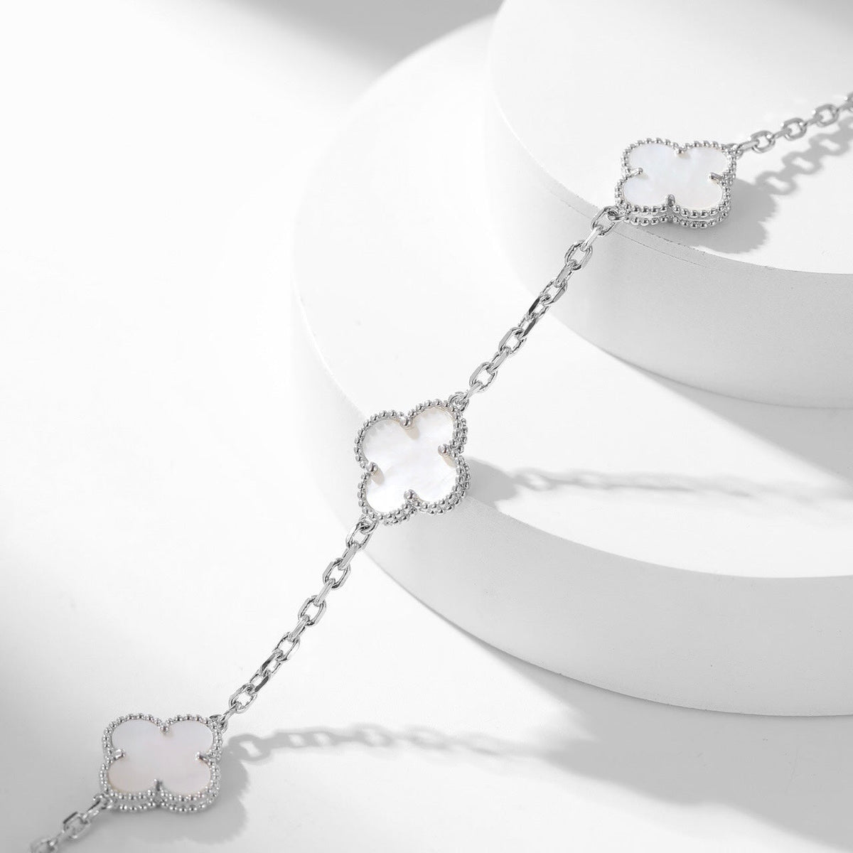 ¡®Lume Jewels¡¯CLOVER 10 MOTIFS WHITE MOTHER OF PEARL NECKLACE