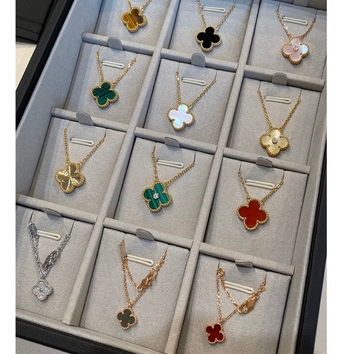 ¡®Lume Jewels¡¯CLOVER 15MM CARNELIAN SINGLE FLOWER NECKLACE