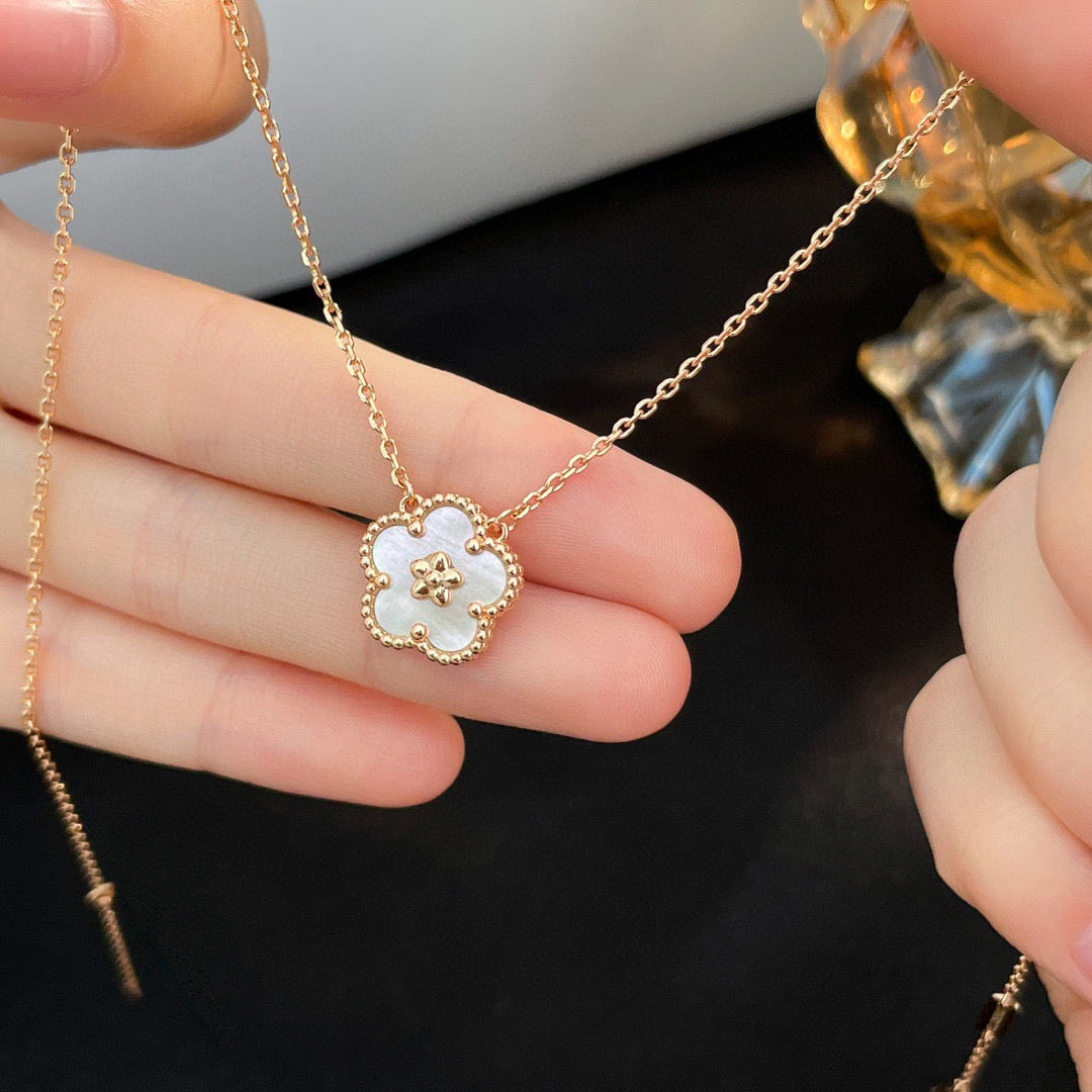 ¡®Lume Jewels¡¯LUCKY  WHITE MOP  PLUM BLOSSOM NECKLACE