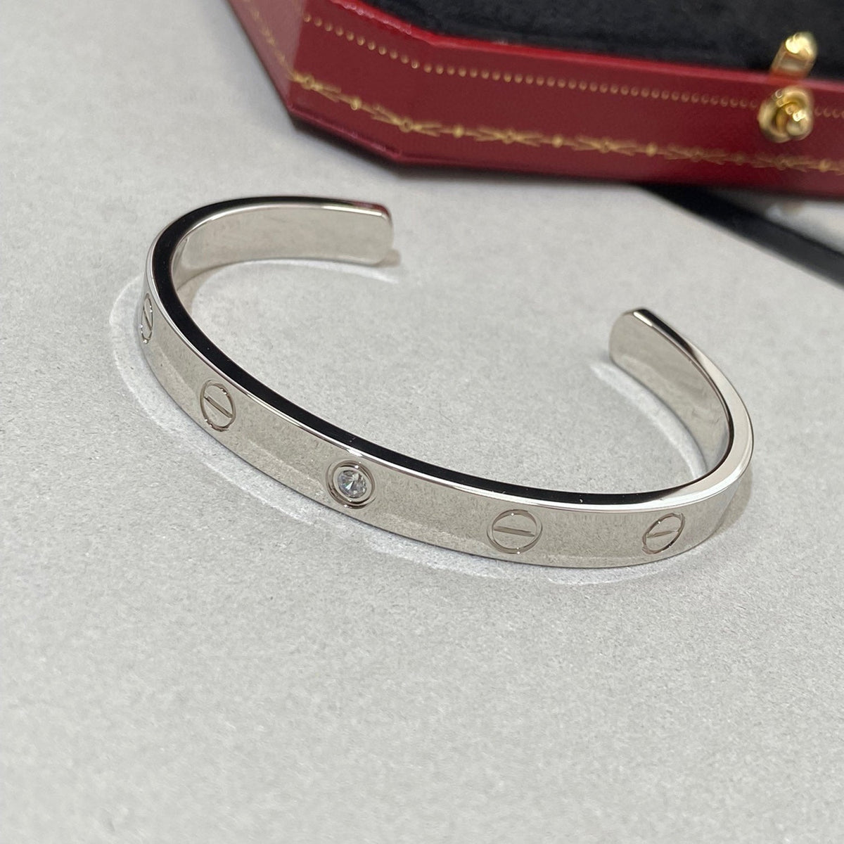 ¡®Lume Jewels¡¯LOVE BRACELET 6.1MM 1 DIAMOND OPEN CUFF
