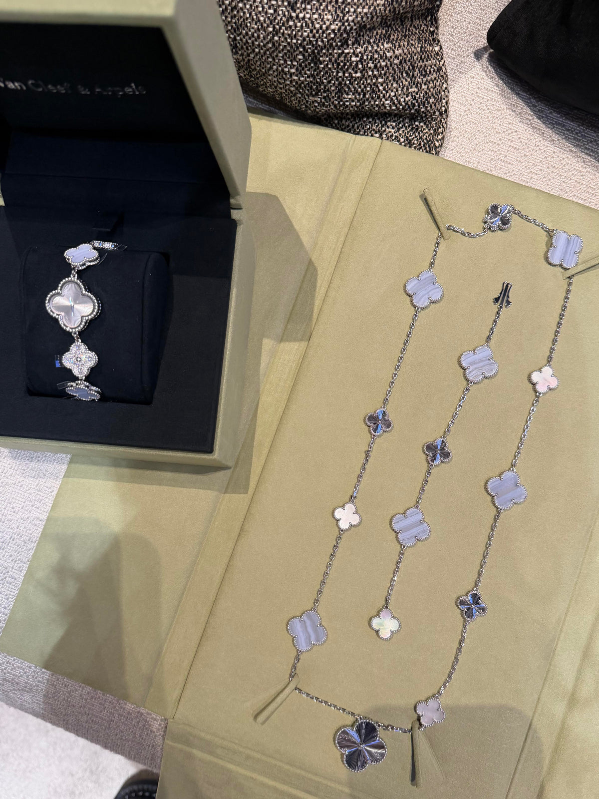 [¡®Lume Jewels¡¯] 25 NEW CLOVER 15 MOTIFS PURPLE CHALCEDONY