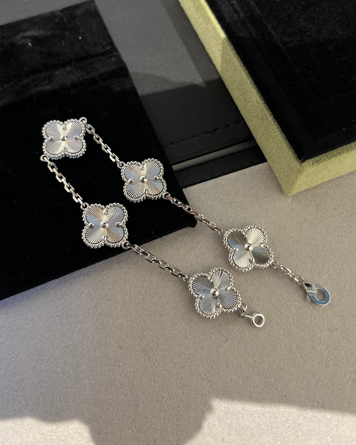 [Lume Jewels]New  CLOVER 5 MOTIF LASER BRACELET COLLECTION